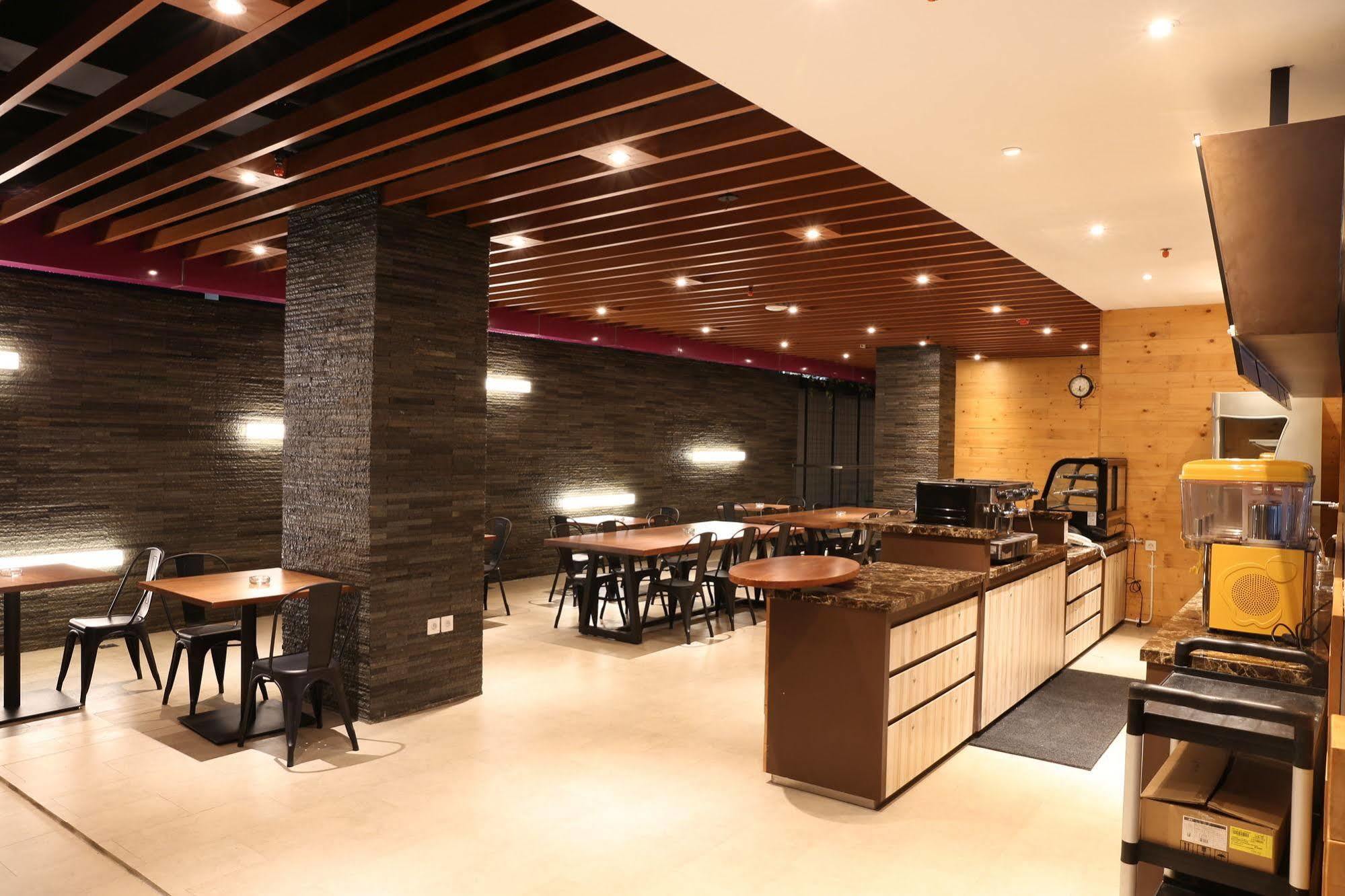 Grand Citihub Hotel @Kajoetangan Malang Ngoại thất bức ảnh